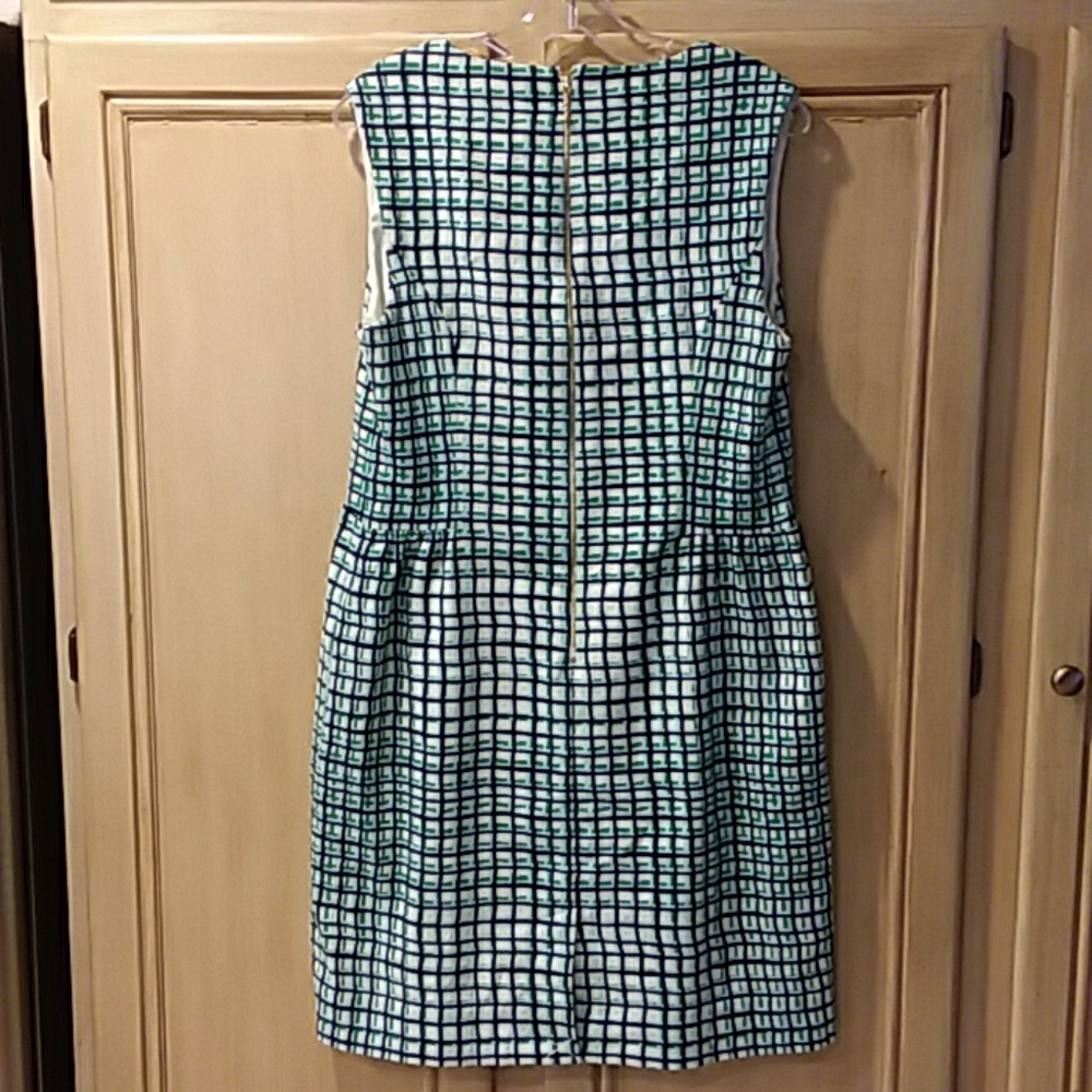 Sleeveless White and Green Grid-Print Sheath Dress - Picture 5 of 6